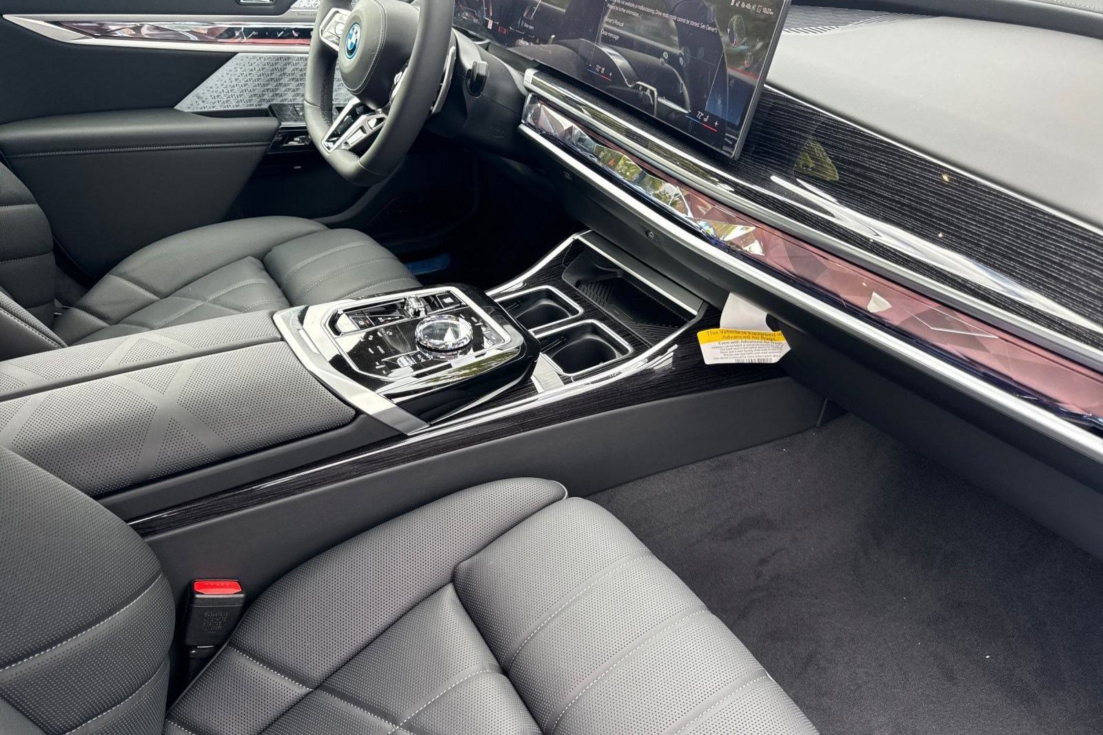 2026 BMW 7 Series 750e - Photo 28
