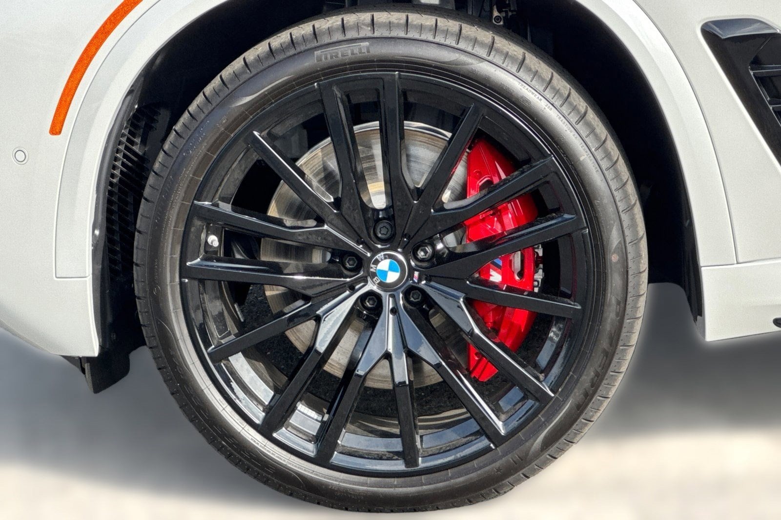2026 BMW X5 M60i - Photo 11