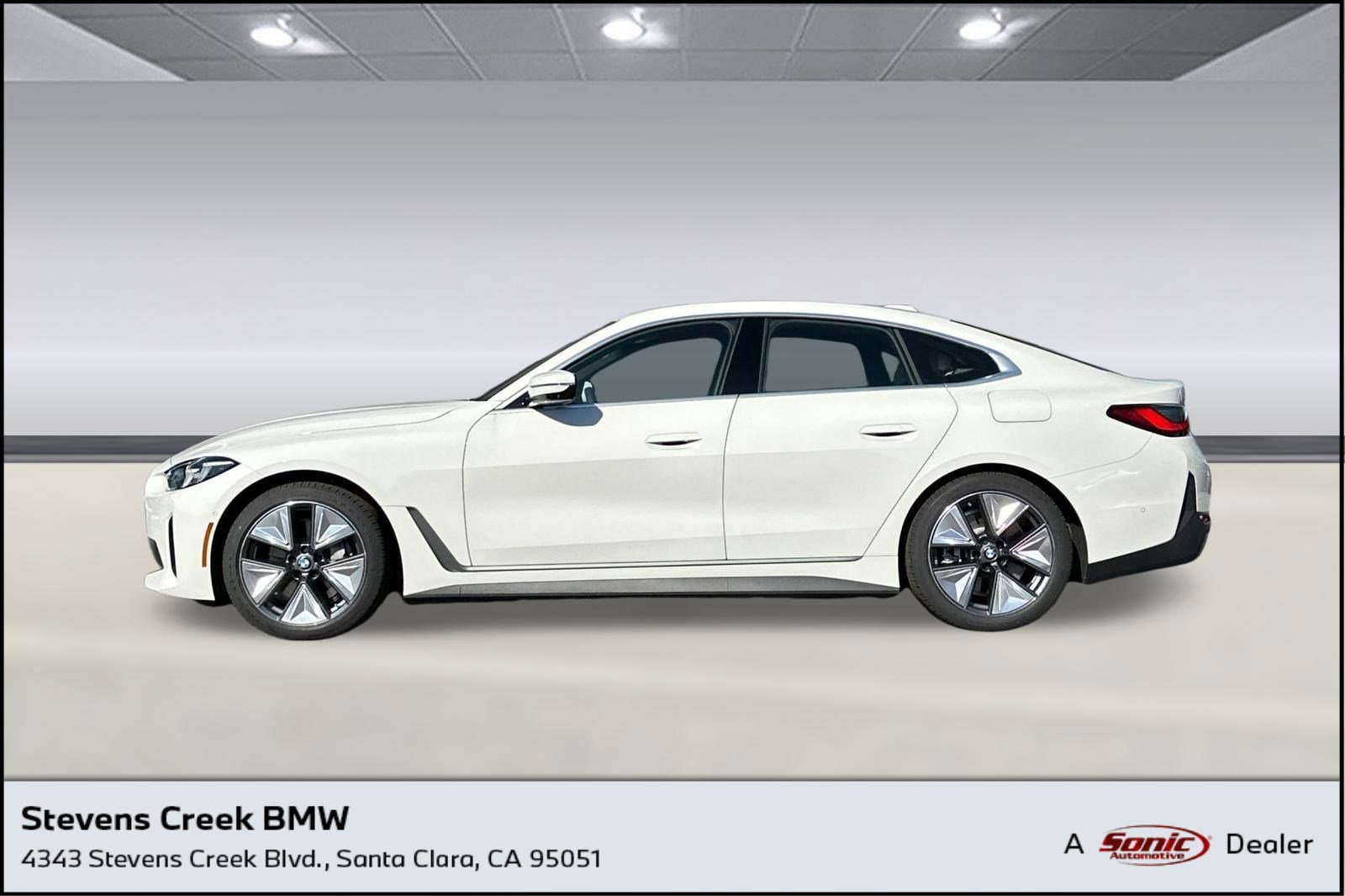 2025 BMW i4 40's photo