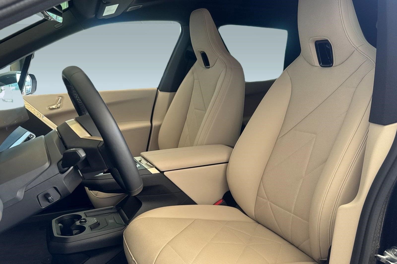 2026 BMW iX xDrive45 photo 4