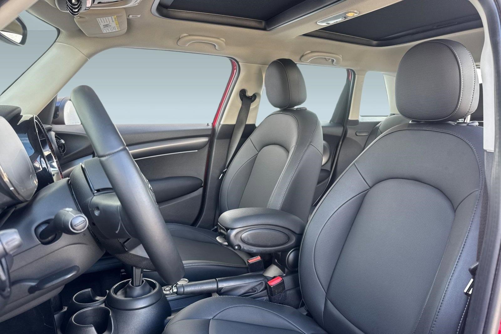 2023 MINI Hardtop 4 Door Cooper photo 4