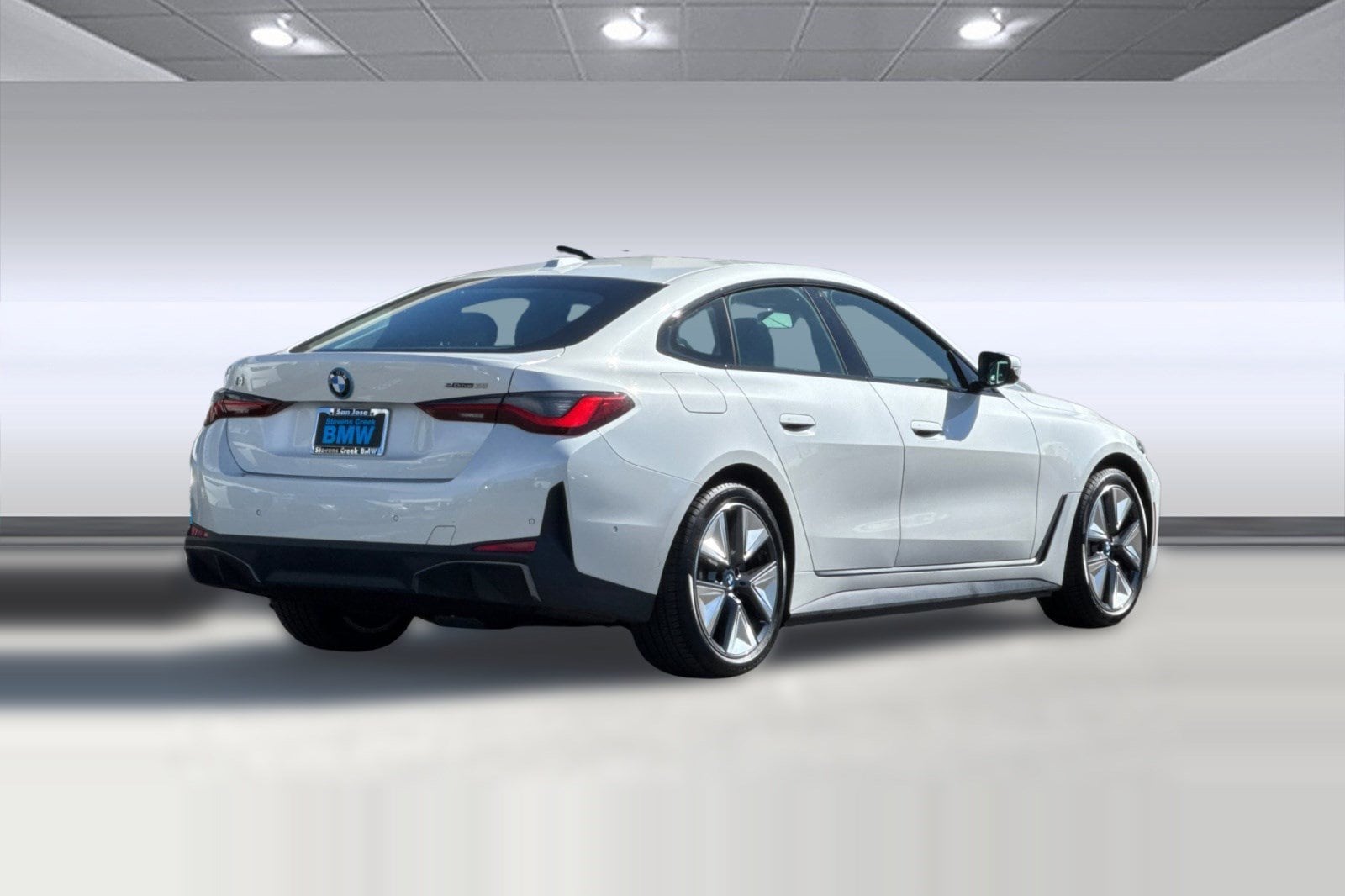 2023 BMW i4 eDrive35 photo 3