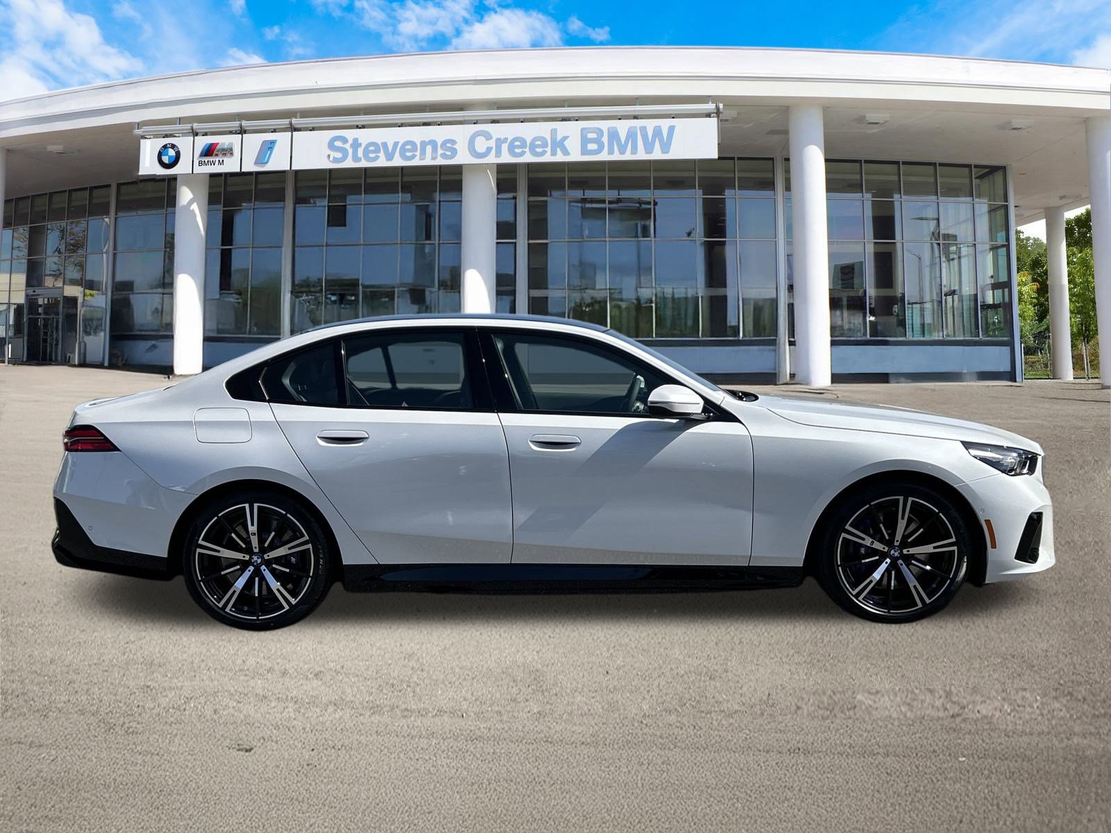 2026 Bmw 550e 550e xDrive photo 2