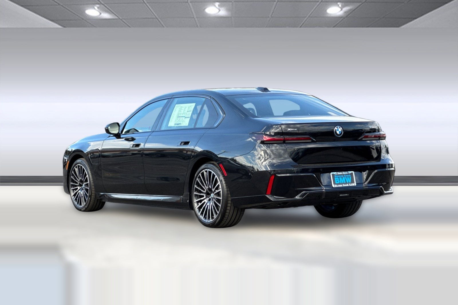 2026 BMW 7 Series 750e - Photo 3