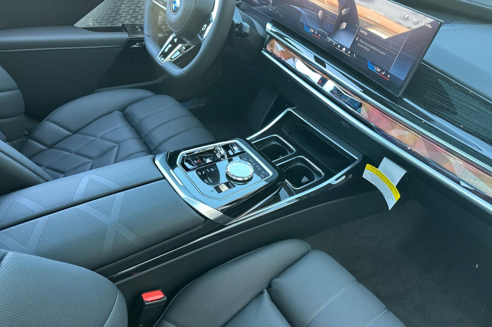 2026 BMW 7 Series 750e - Photo 18