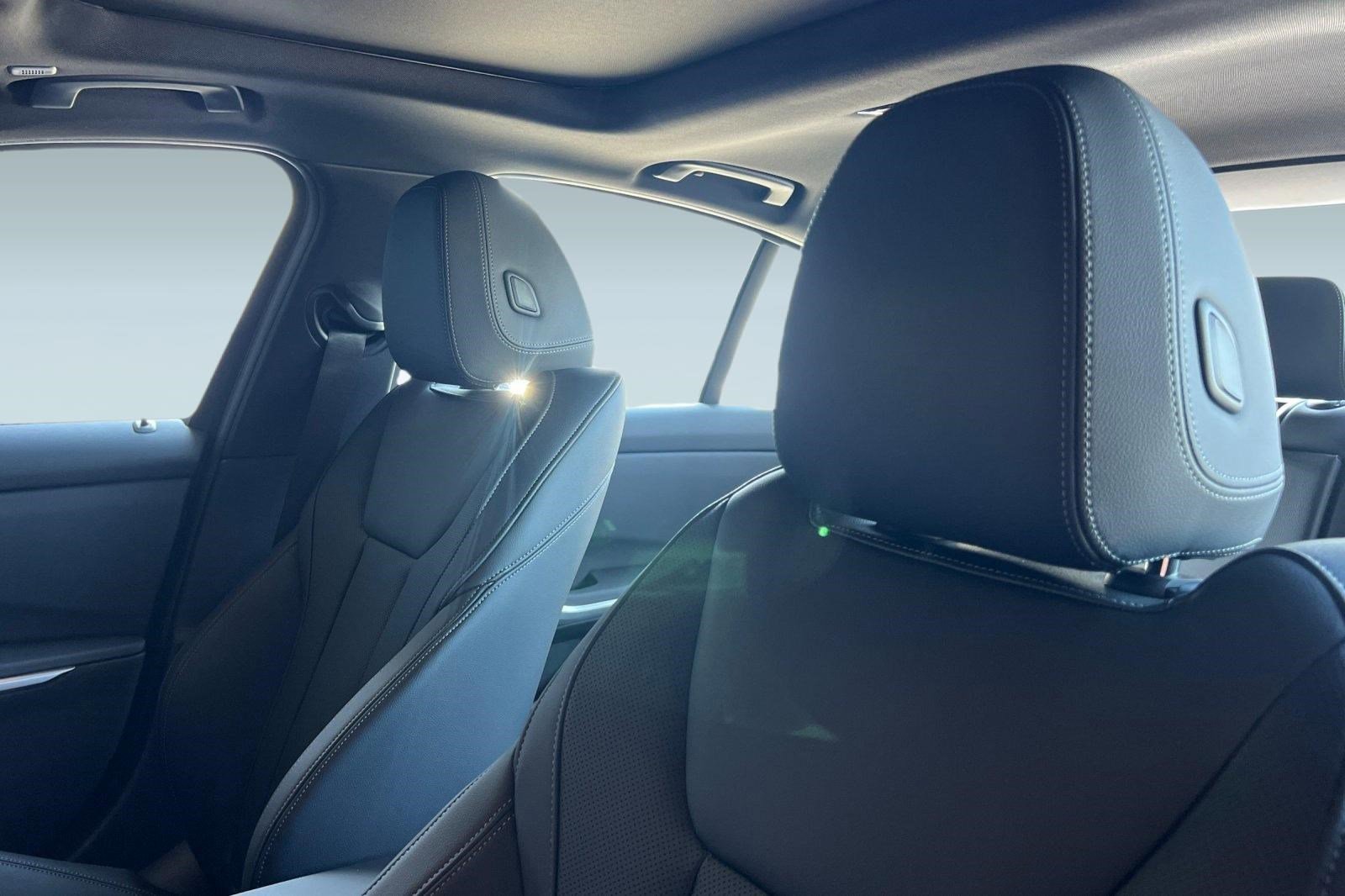 2025 BMW 3 Series 330i - Photo 14