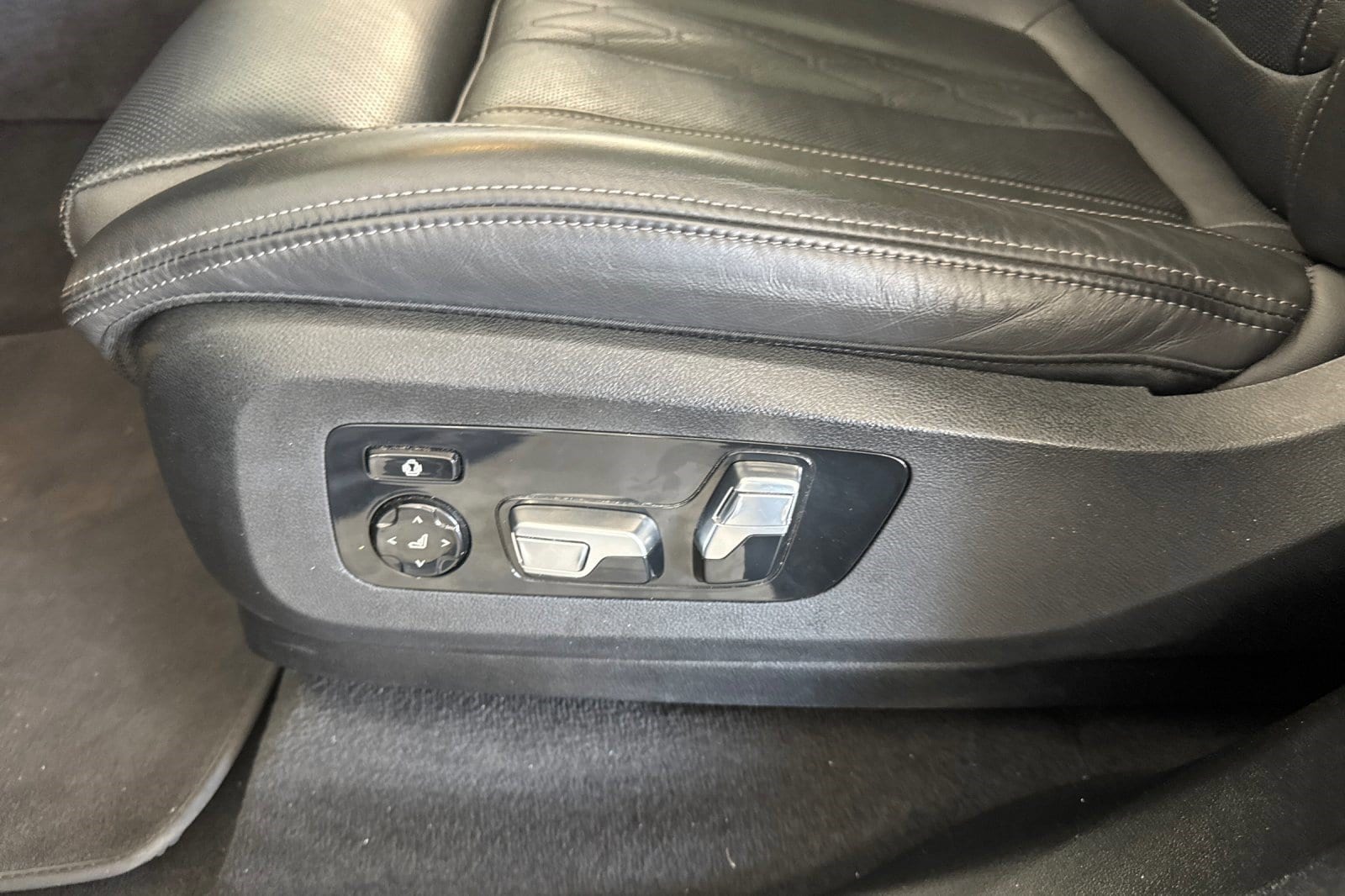 2025 BMW X7 40i - Photo 13