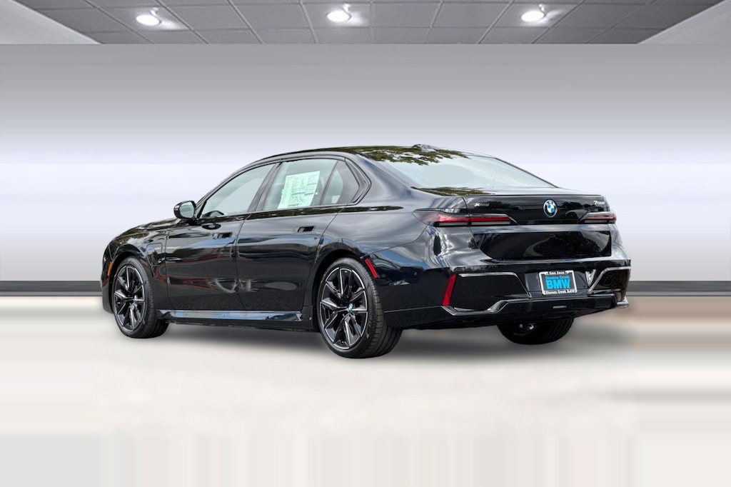 New 2026 BMW 750e xDrive Sedan