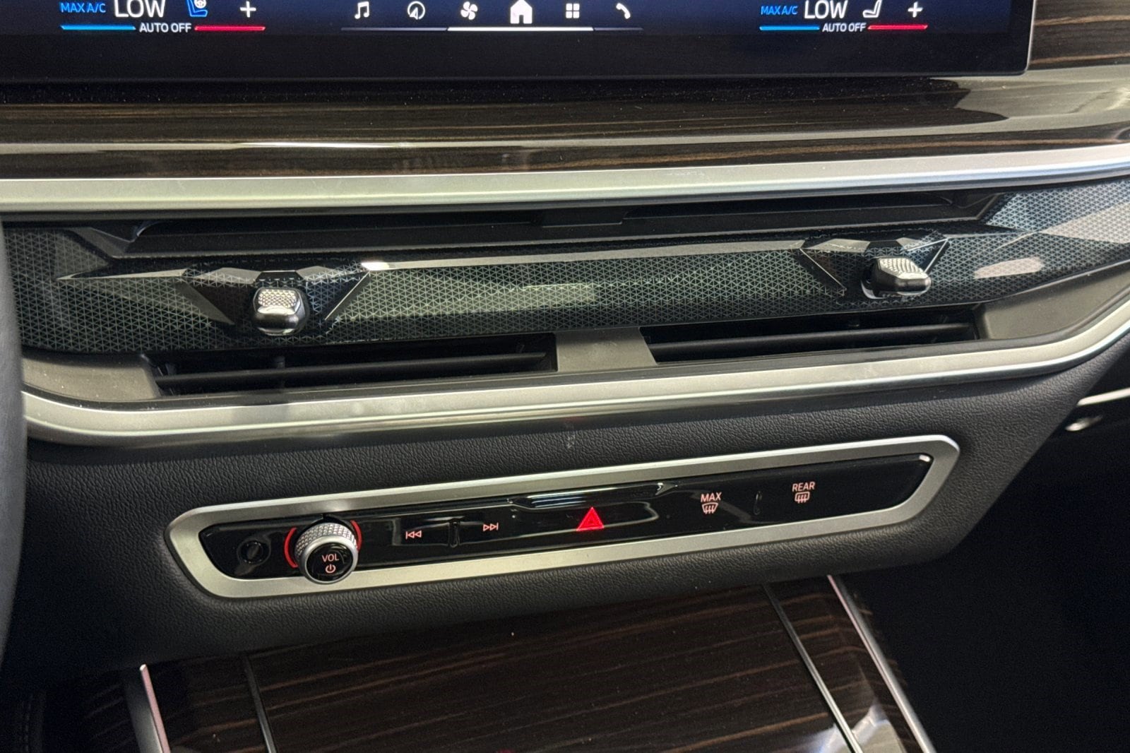 2025 BMW X7 40i - Photo 17