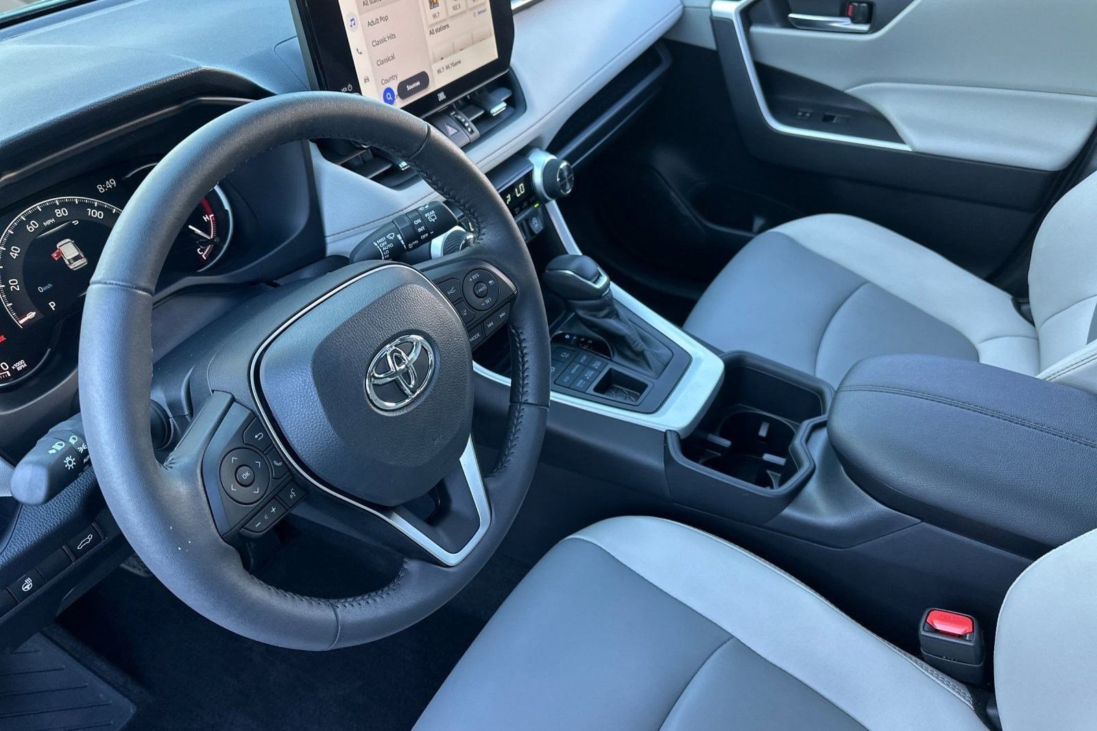 2023 Toyota RAV4 XLE Premium photo 4
