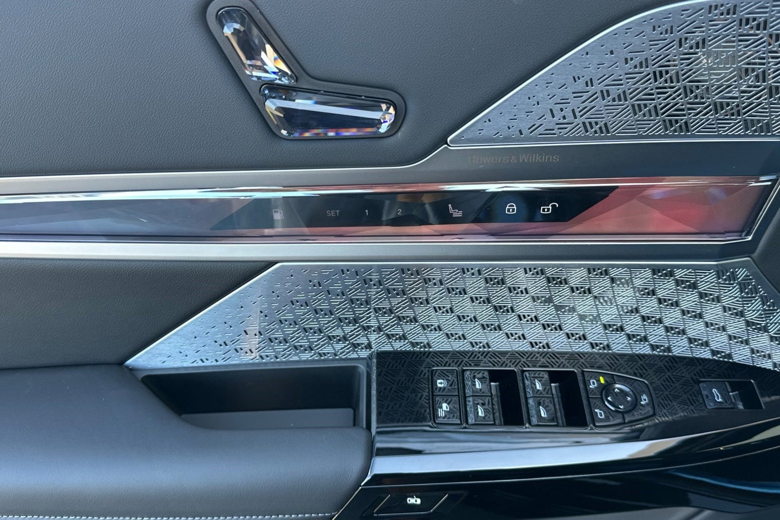 2026 BMW 7 Series 750e - Photo 14