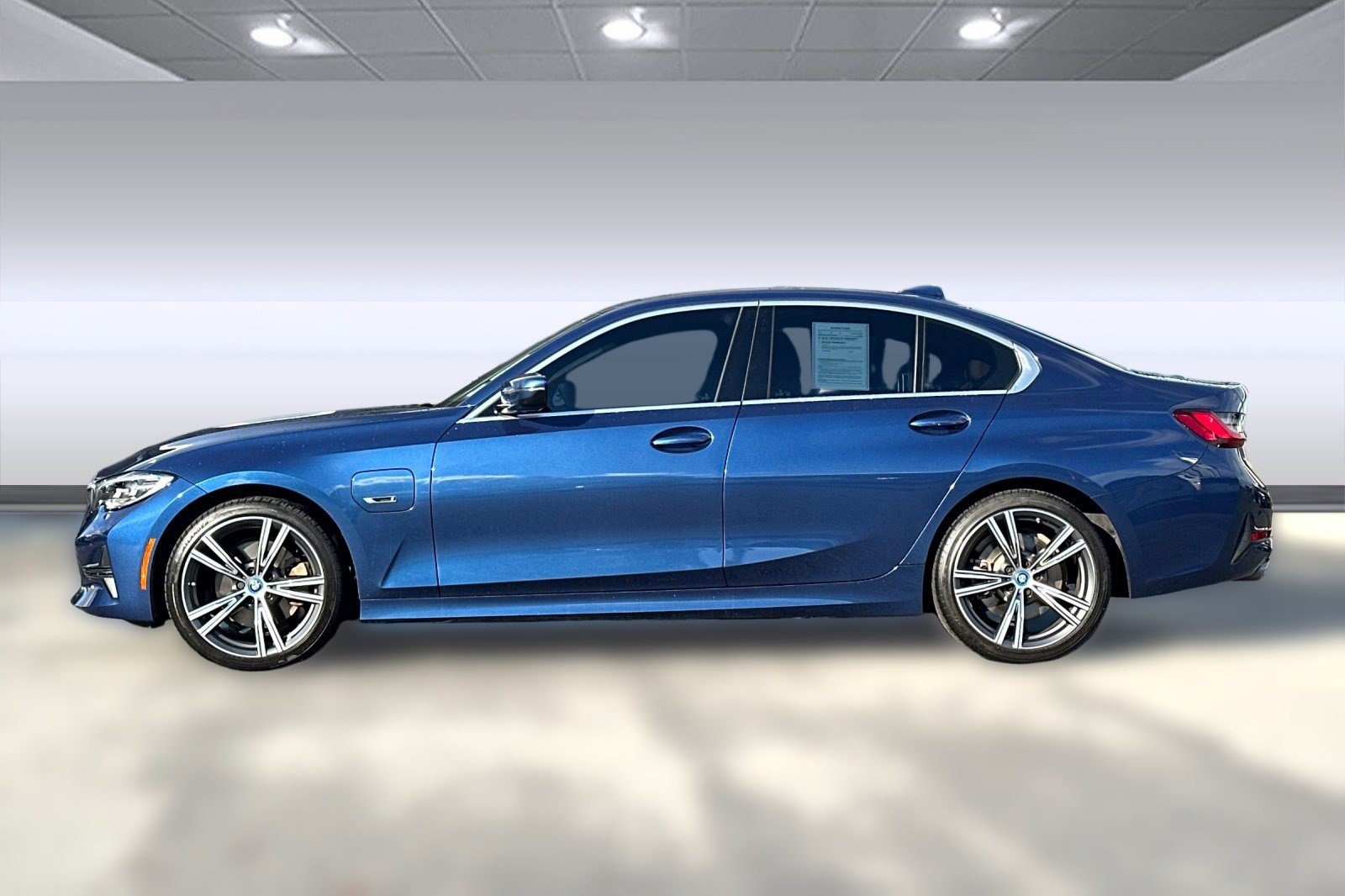 2022 Bmw 330e Sedan photo 2
