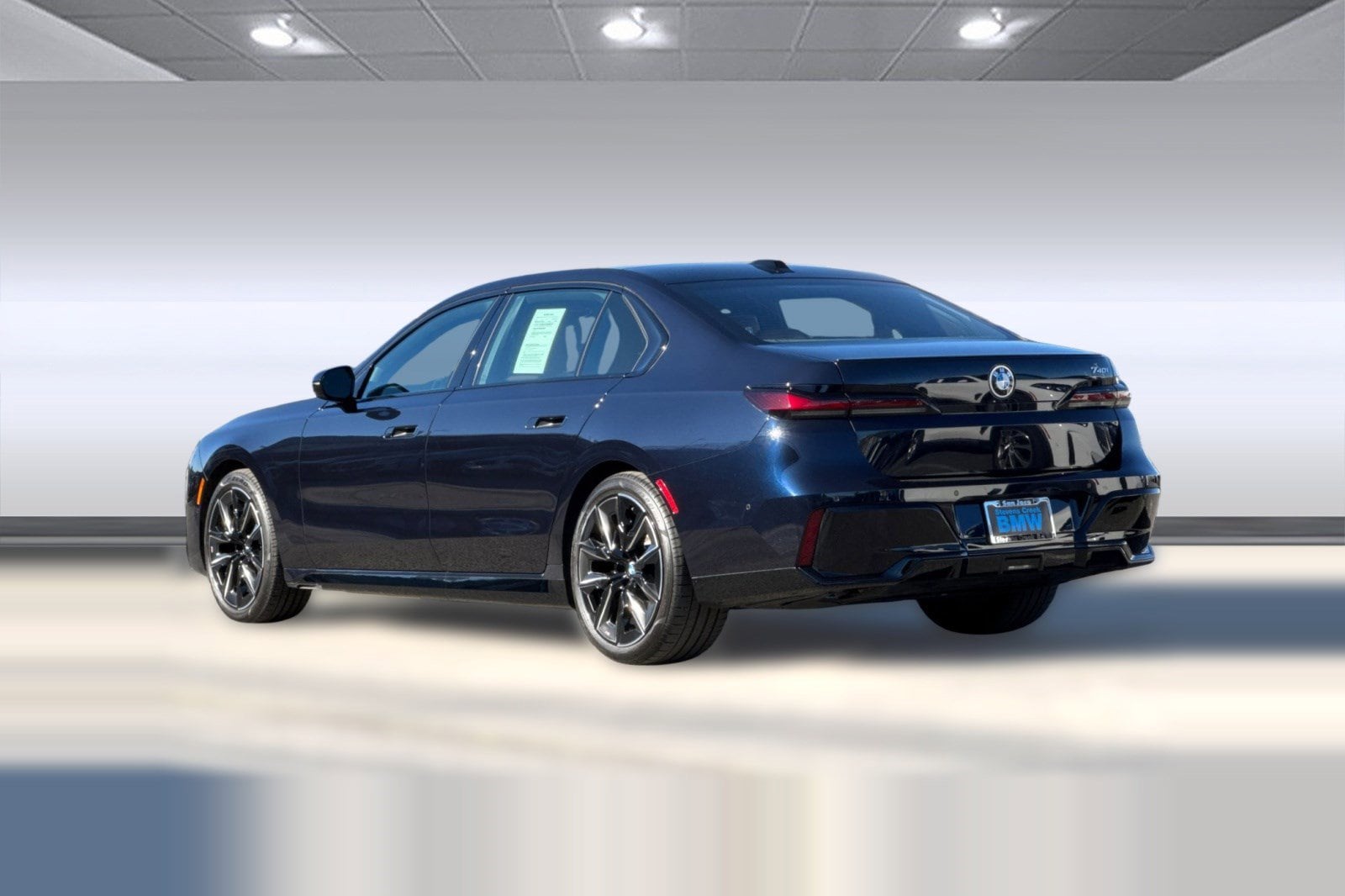 2023 BMW 740i photo 2