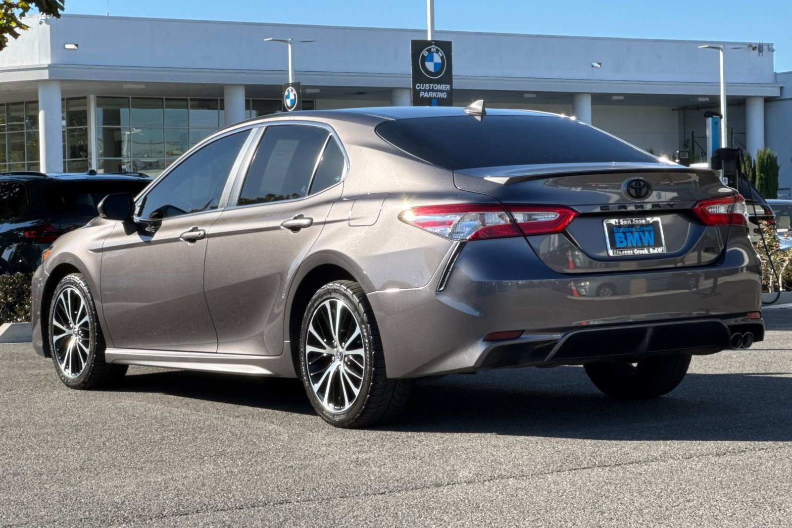 Used 2020 Toyota Camry SE Sedan