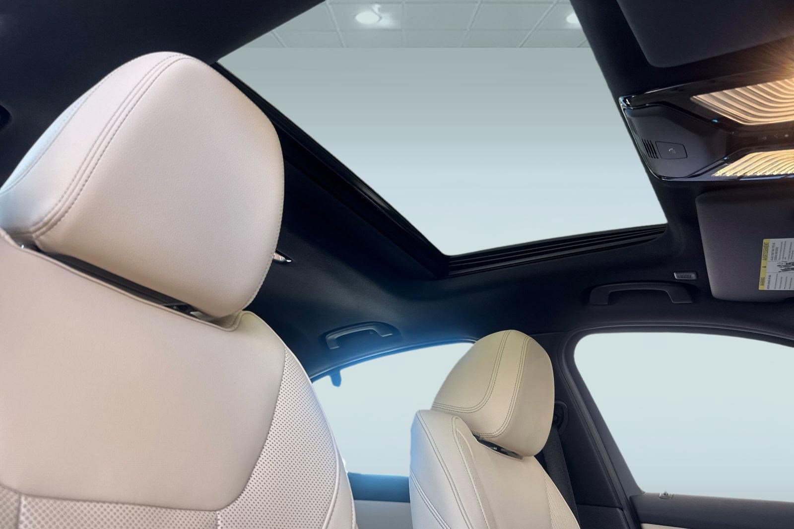2025 BMW 3 Series 330i - Photo 16