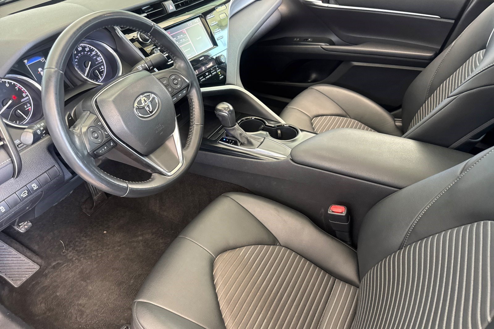 Used 2020 Toyota Camry SE Sedan