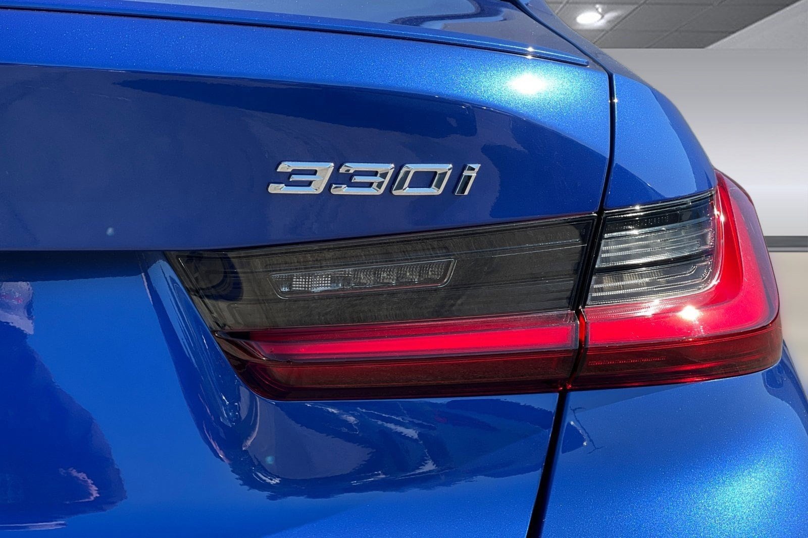 2025 BMW 3 Series 330i - Photo 12