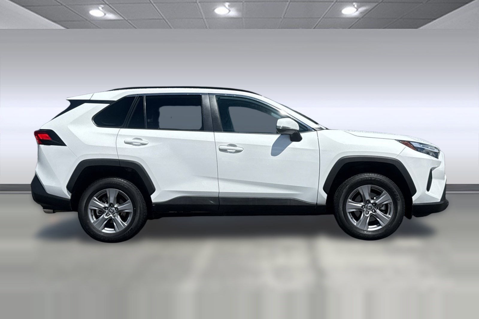 2022 Toyota RAV4 XLE photo 6