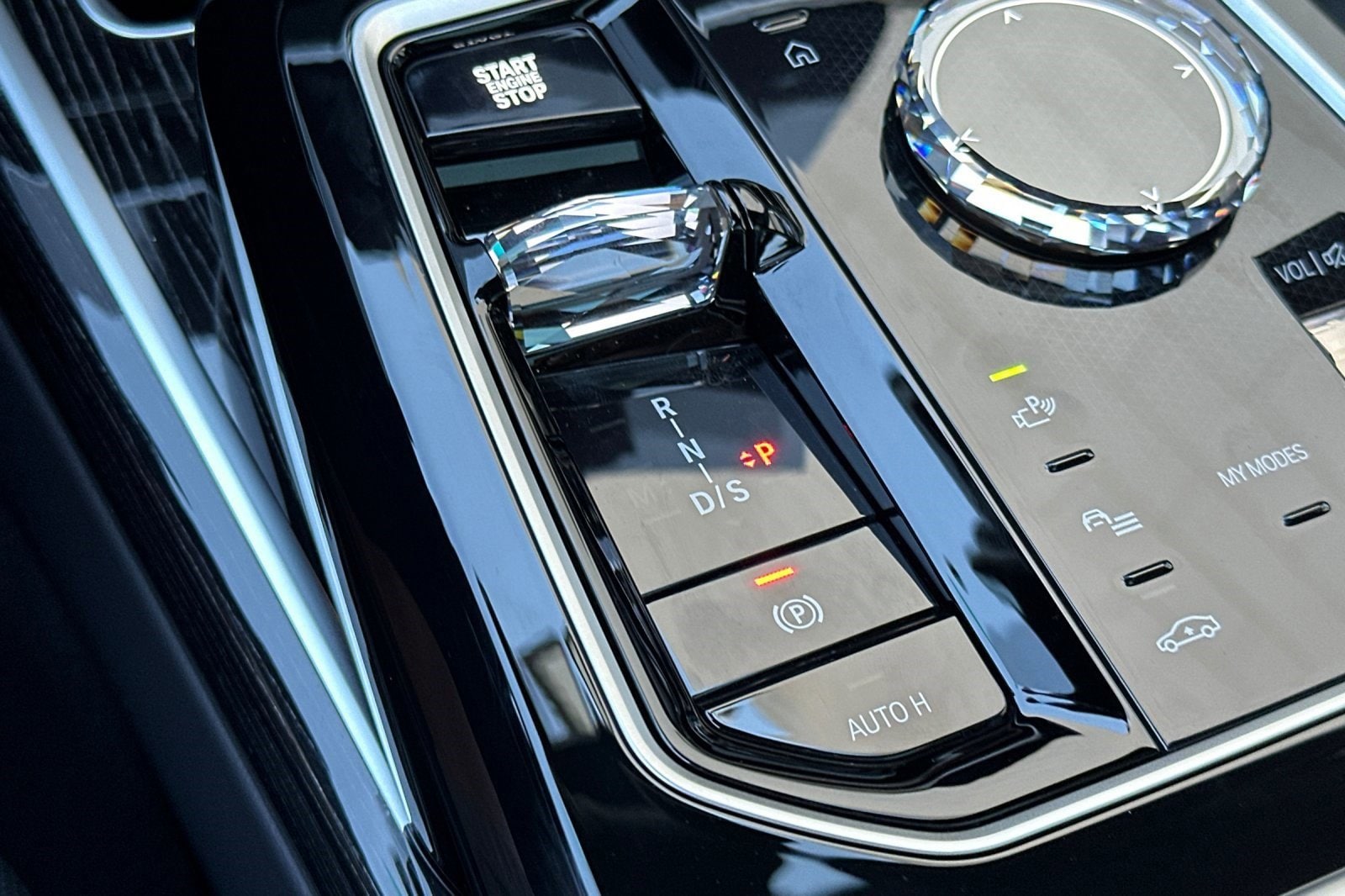 2026 BMW 7 Series 750e - Photo 25