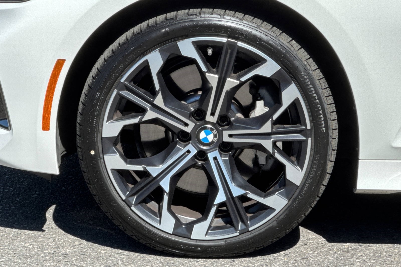 2025 BMW 3 Series 330i - Photo 11