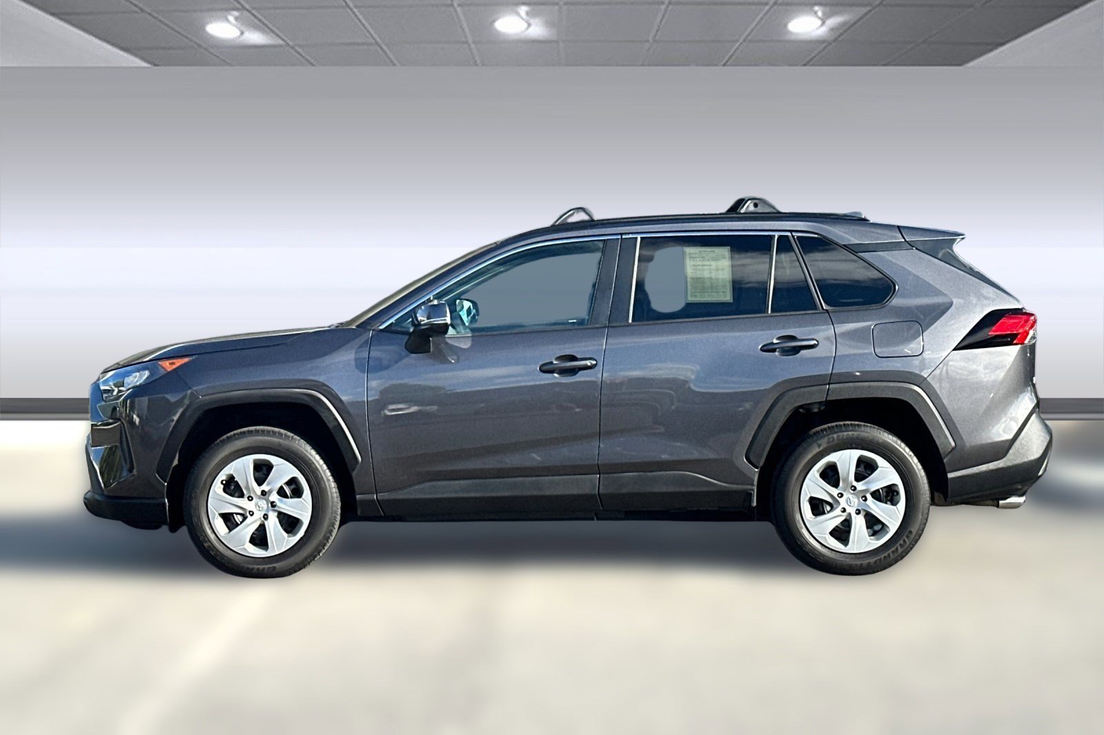 2021 Toyota RAV4 LE photo 2