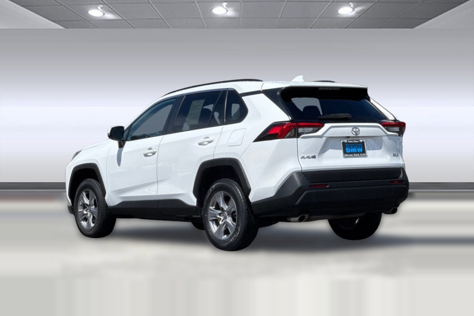 2022 Toyota RAV4 XLE photo 2