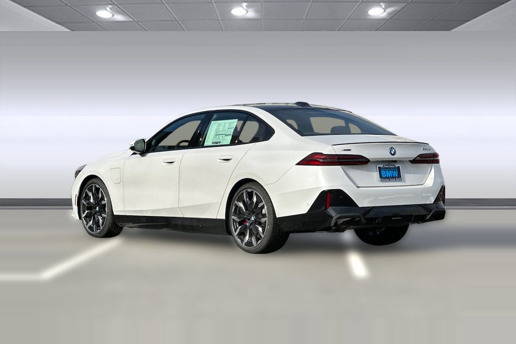 New 2026 BMW 550e xDrive Sedan