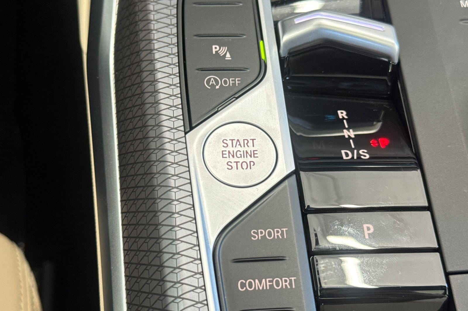 2025 BMW 3 Series 330i - Photo 32