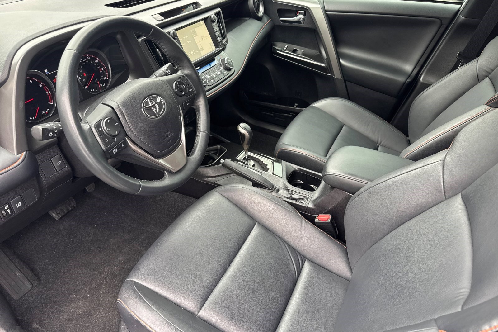 2018 Toyota RAV4 SE photo 3