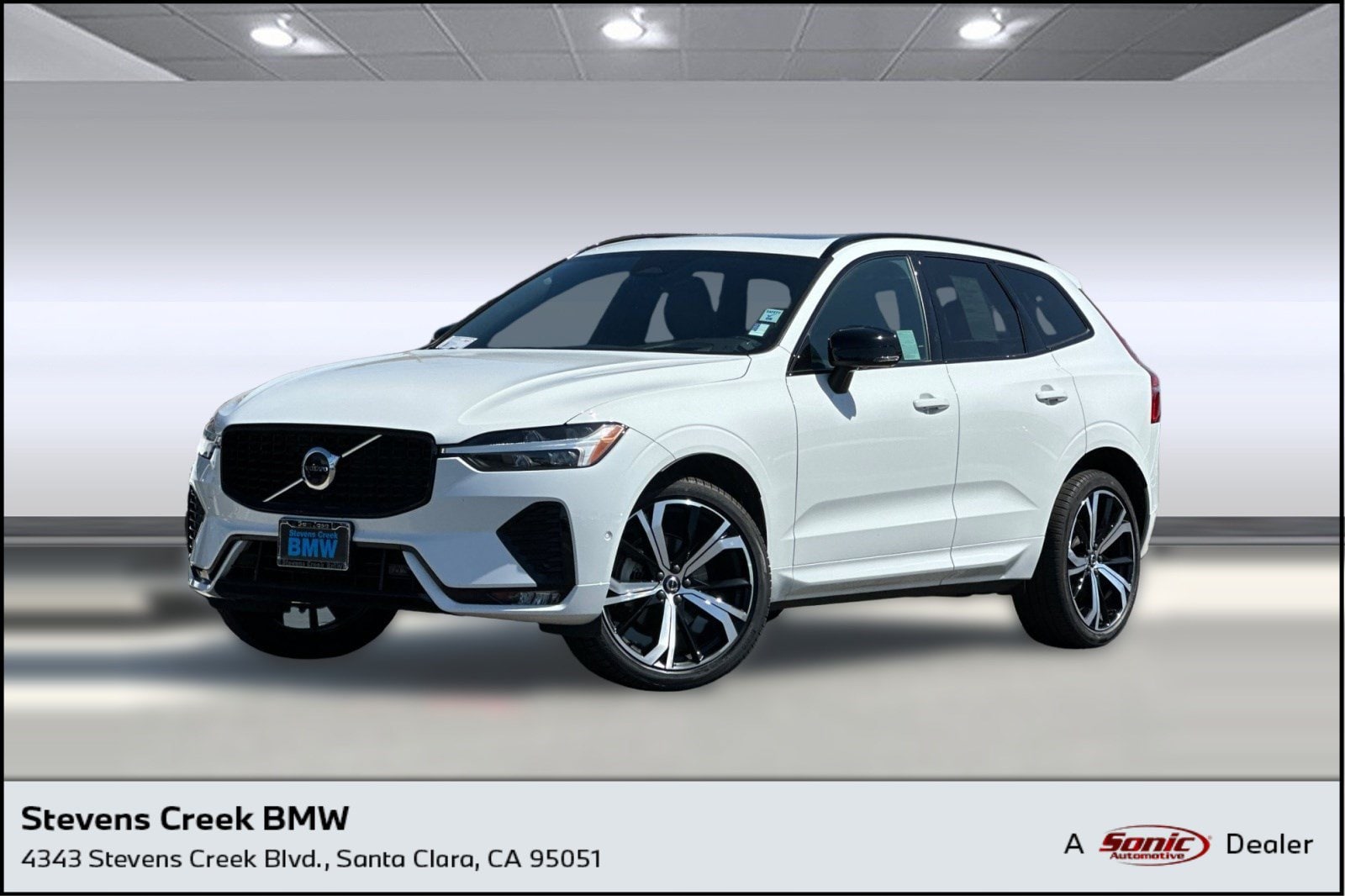 2022 Volvo XC60 R-Design