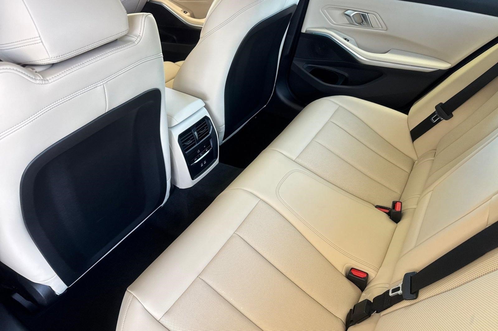 2025 BMW 3 Series 330i - Photo 15