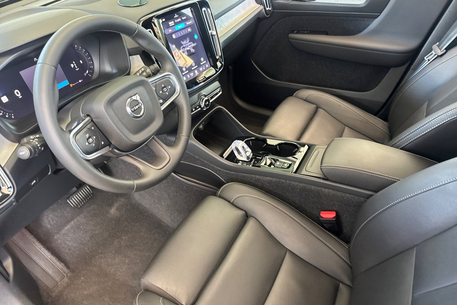 Used 2024 Volvo XC40 B5 Ultimate Bright SUV