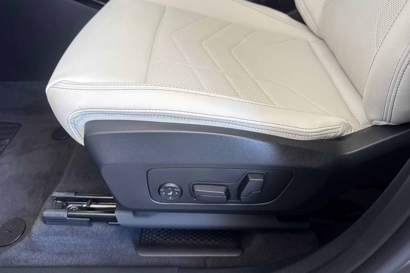 2026 BMW X1 28i - Photo 14