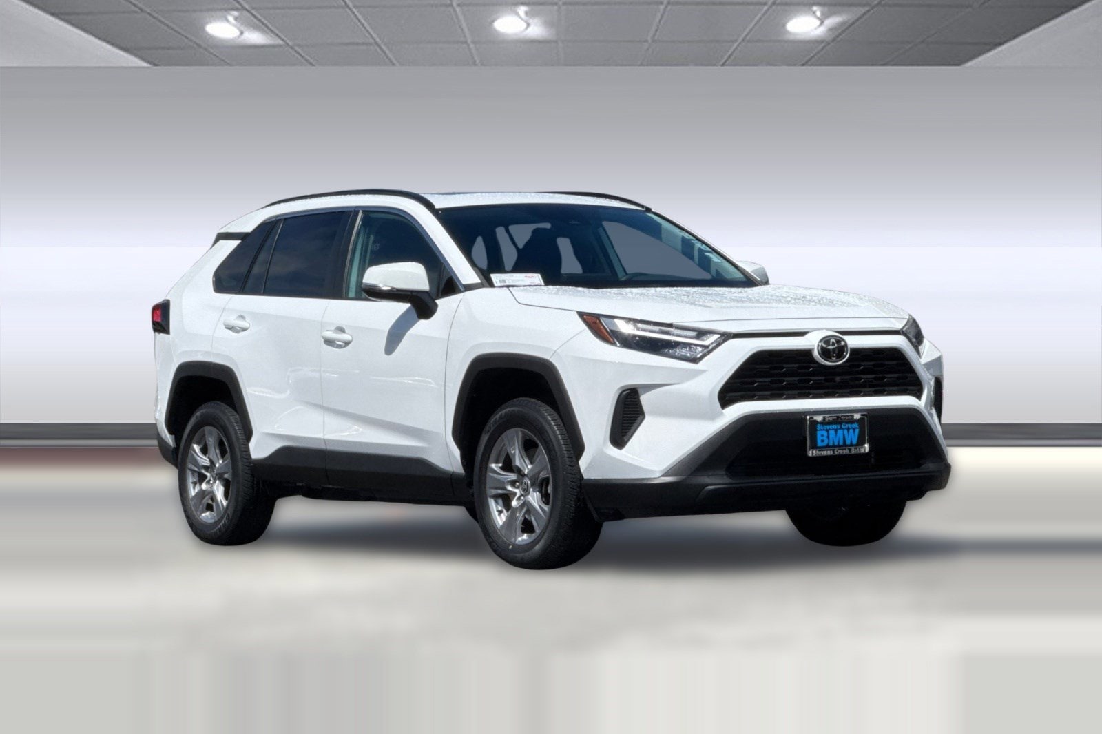 2022 Toyota RAV4 XLE photo 5
