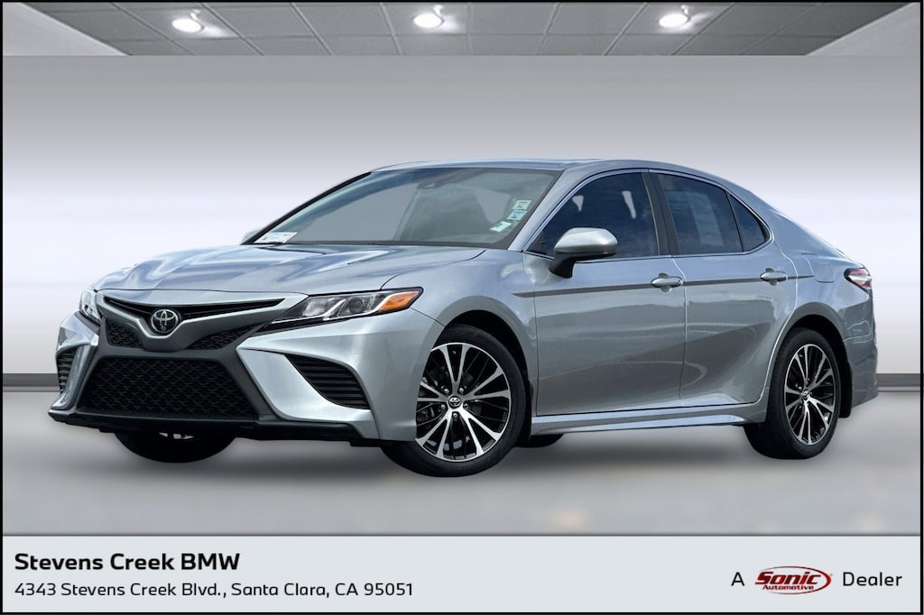 Used 2020 Toyota Camry SE Sedan