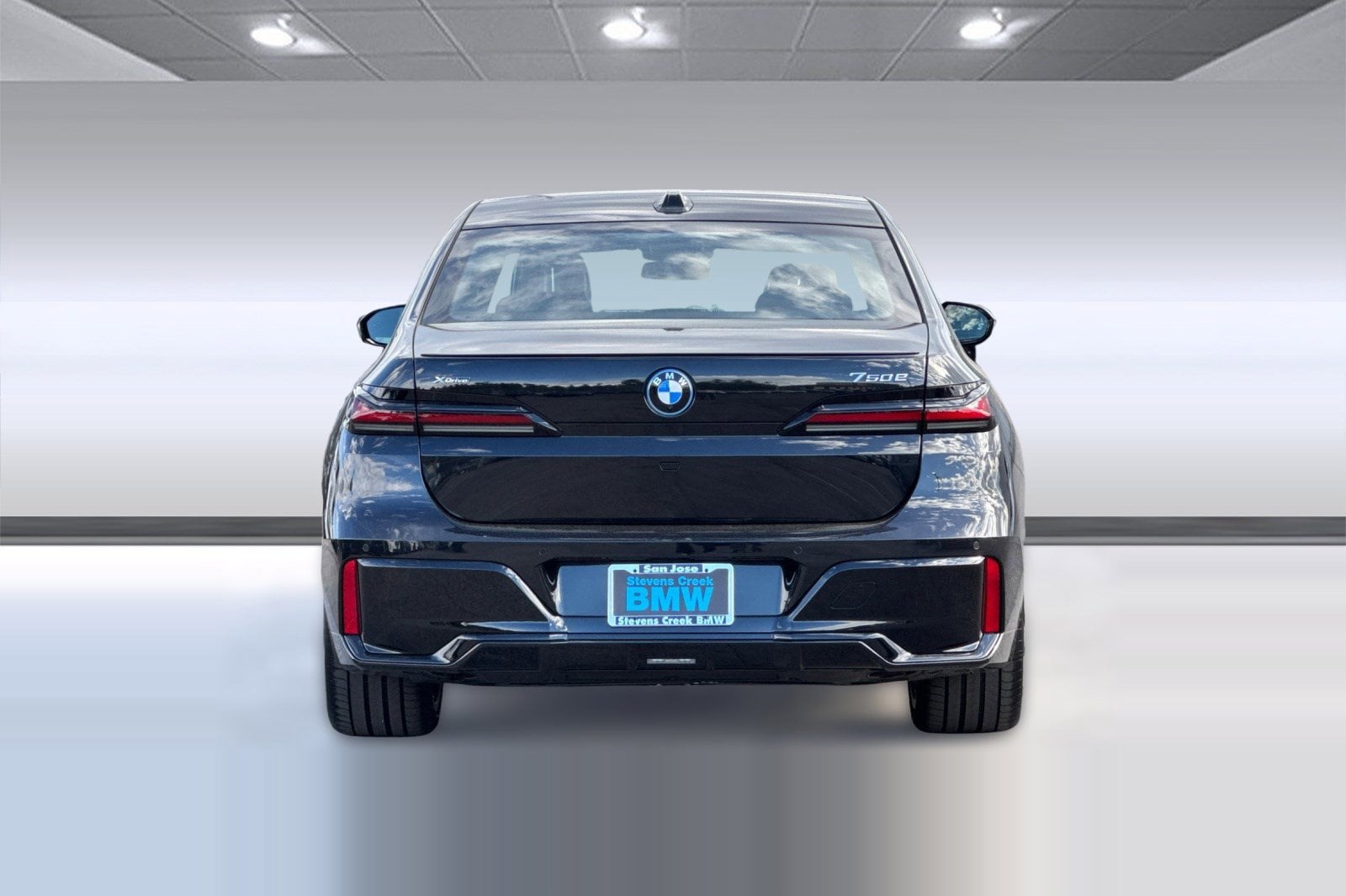 2026 BMW 7 Series 750e - Photo 9