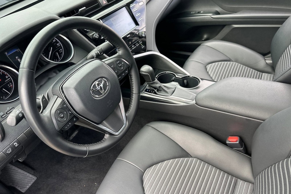 Used 2020 Toyota Camry SE Sedan