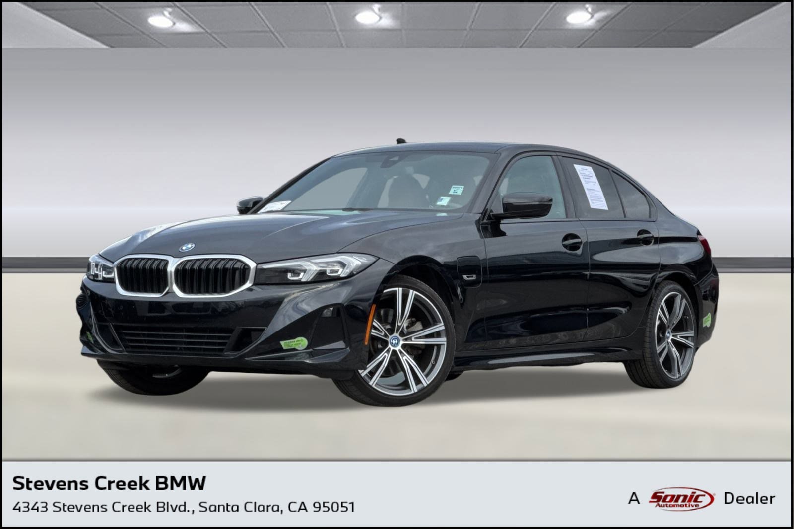 2023 BMW 3 Series 330e's photo