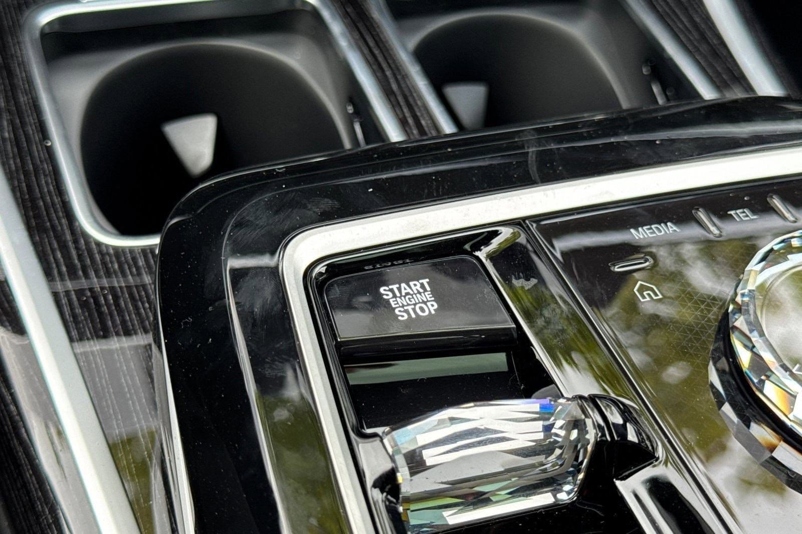 2026 BMW 7 Series 750e - Photo 18