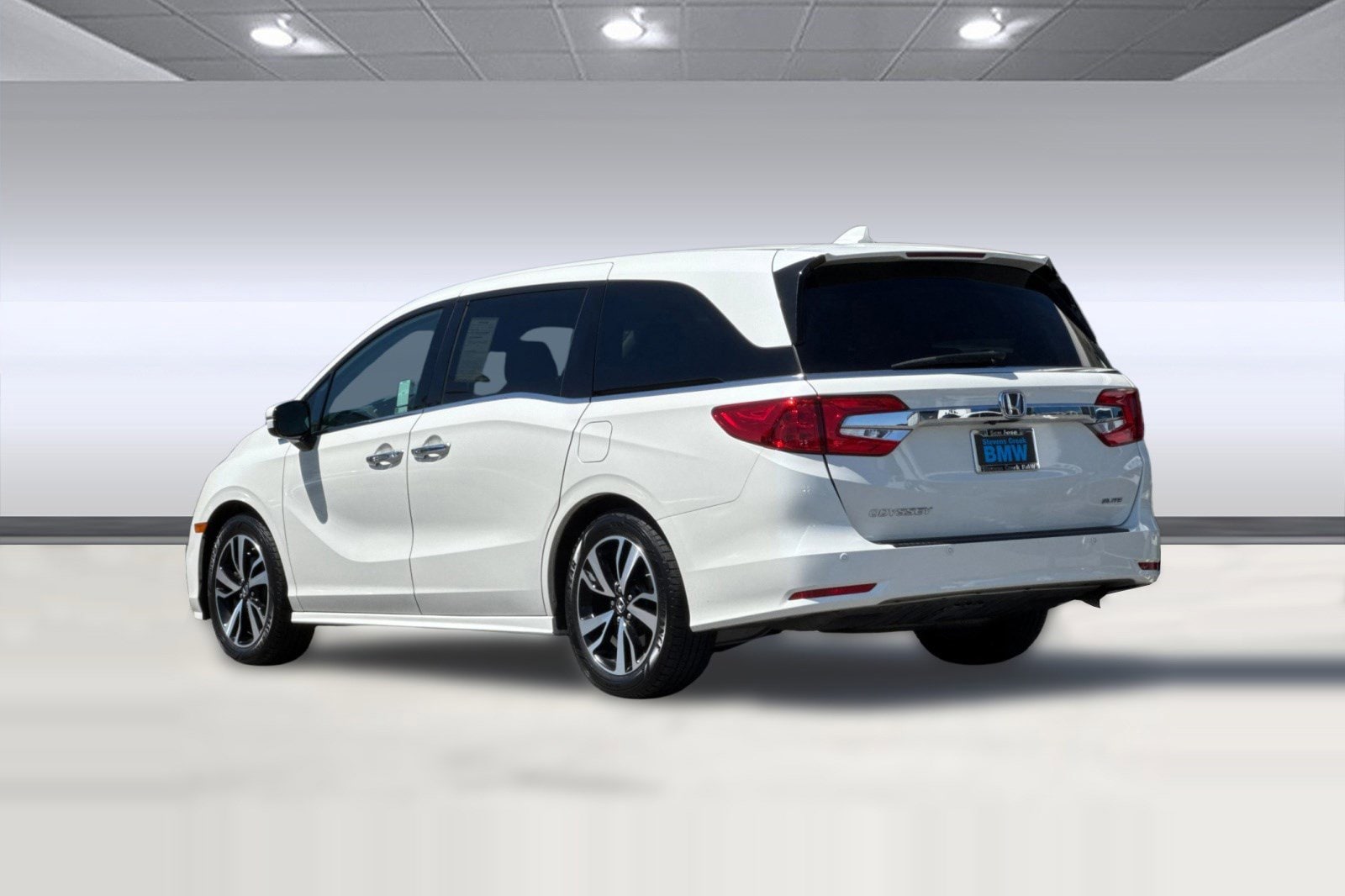 2018 Honda Odyssey Elite photo 2