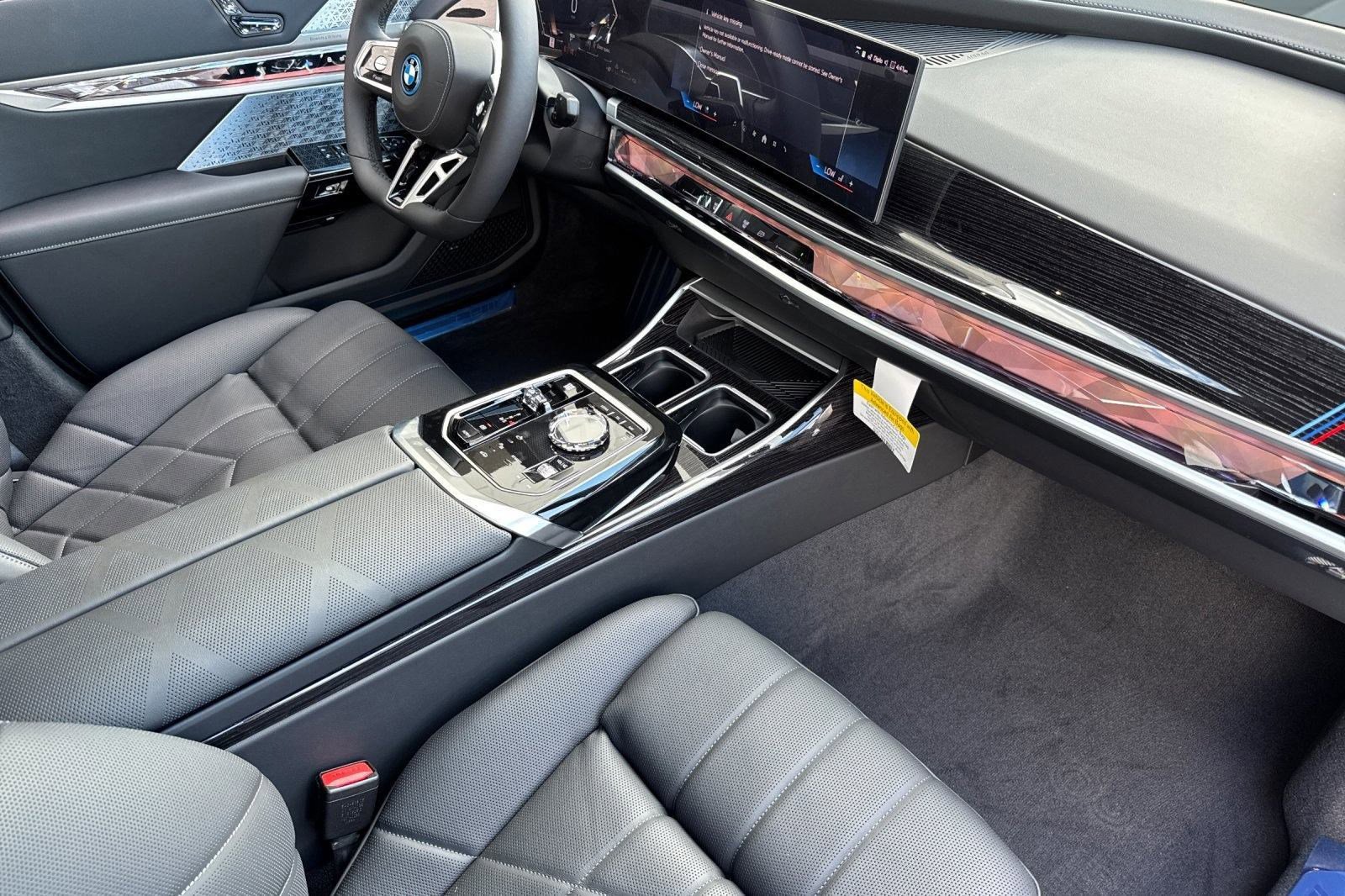 2026 BMW 7 Series 750e - Photo 27