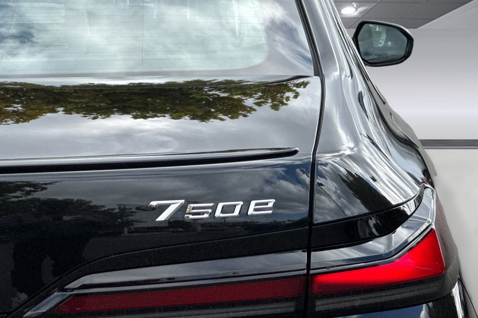 2026 BMW 7 Series 750e - Photo 12