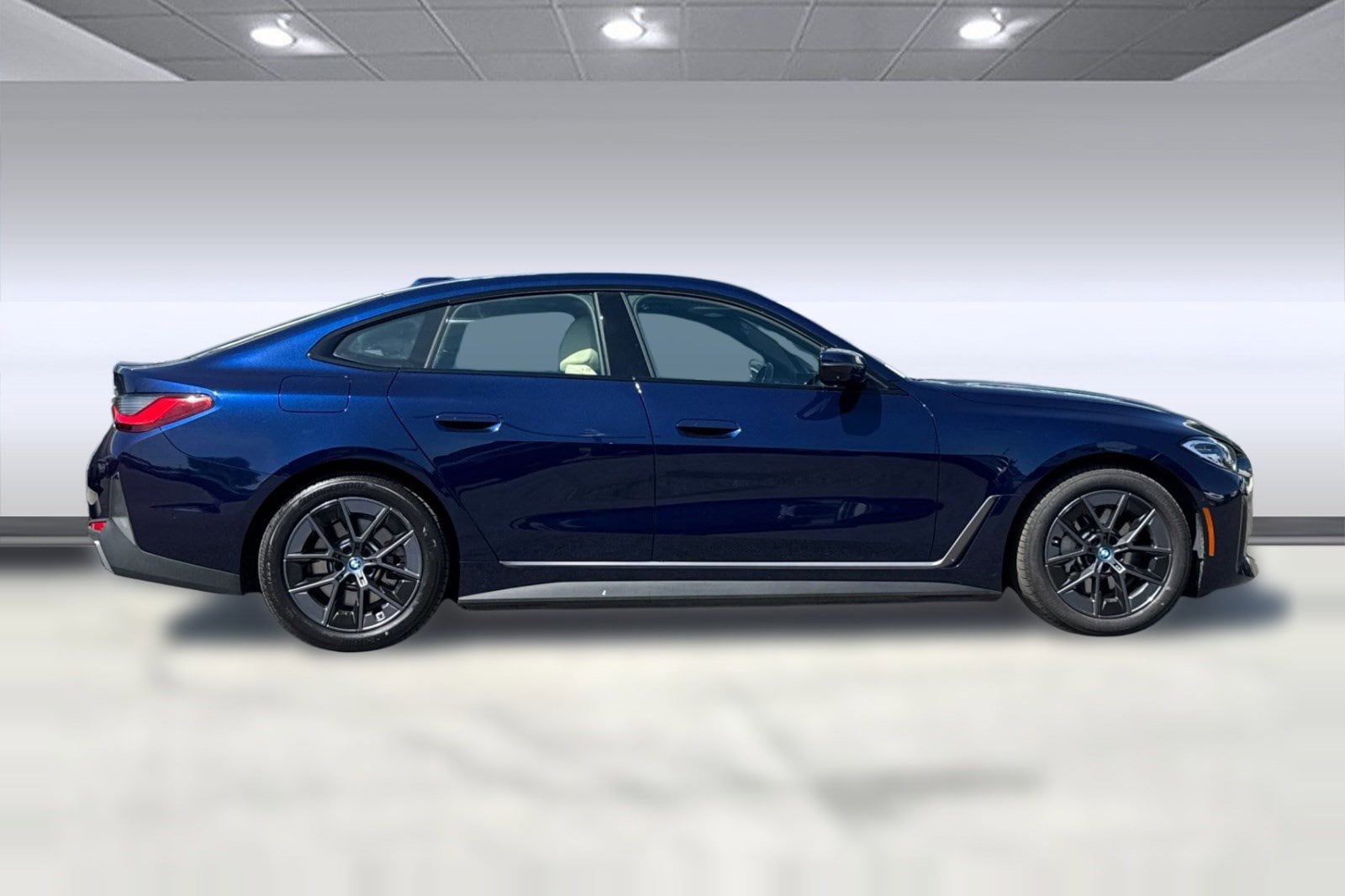 2023 BMW i4 eDrive35 photo 3