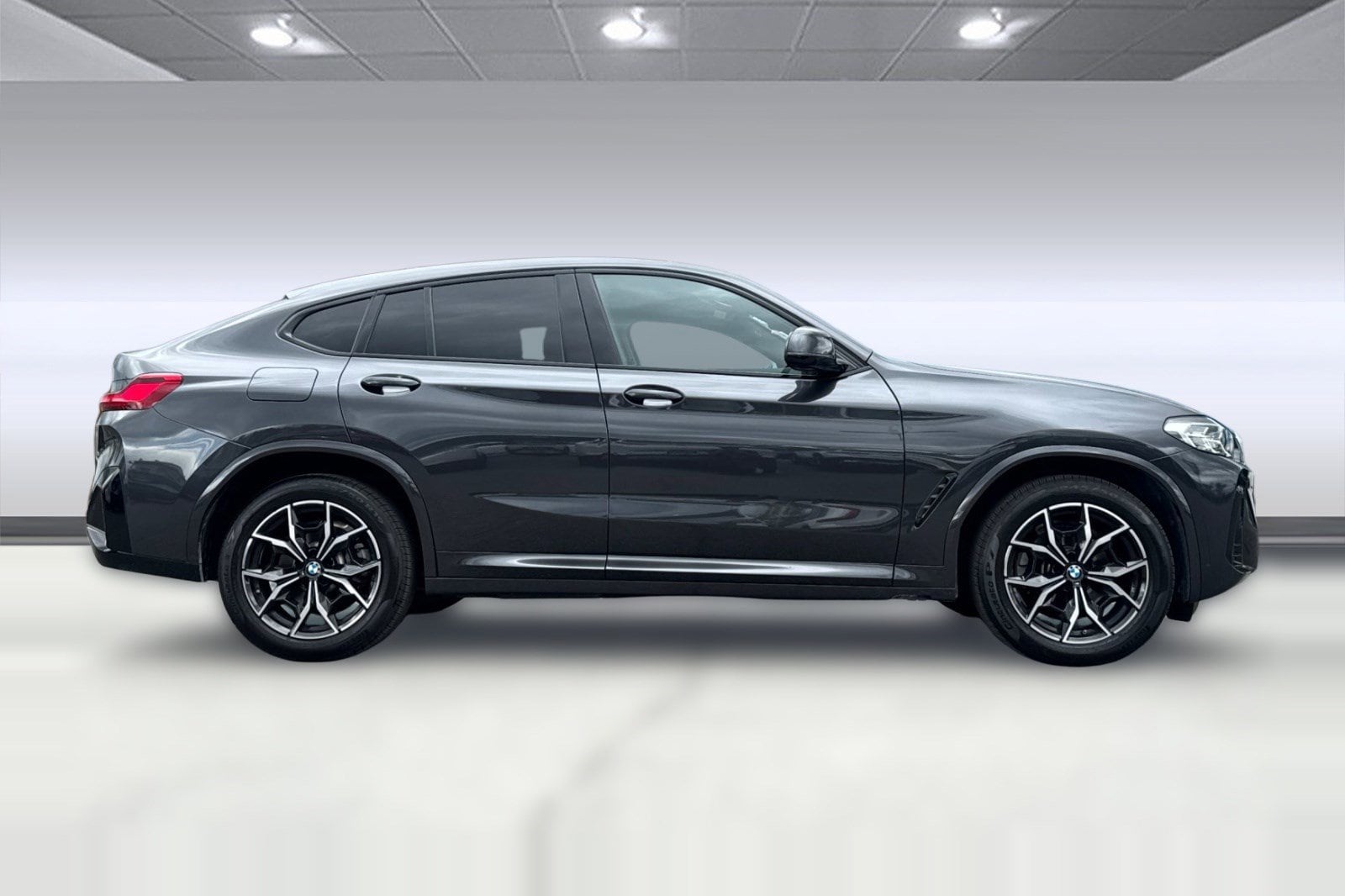 2025 BMW X4 xDrive30i photo 6