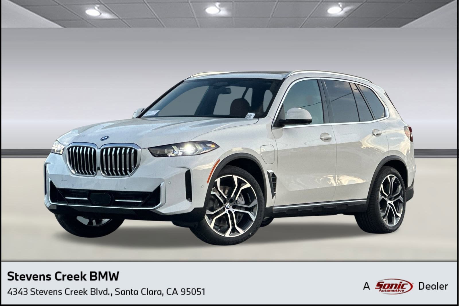 2026 BMW X5 50e's photo