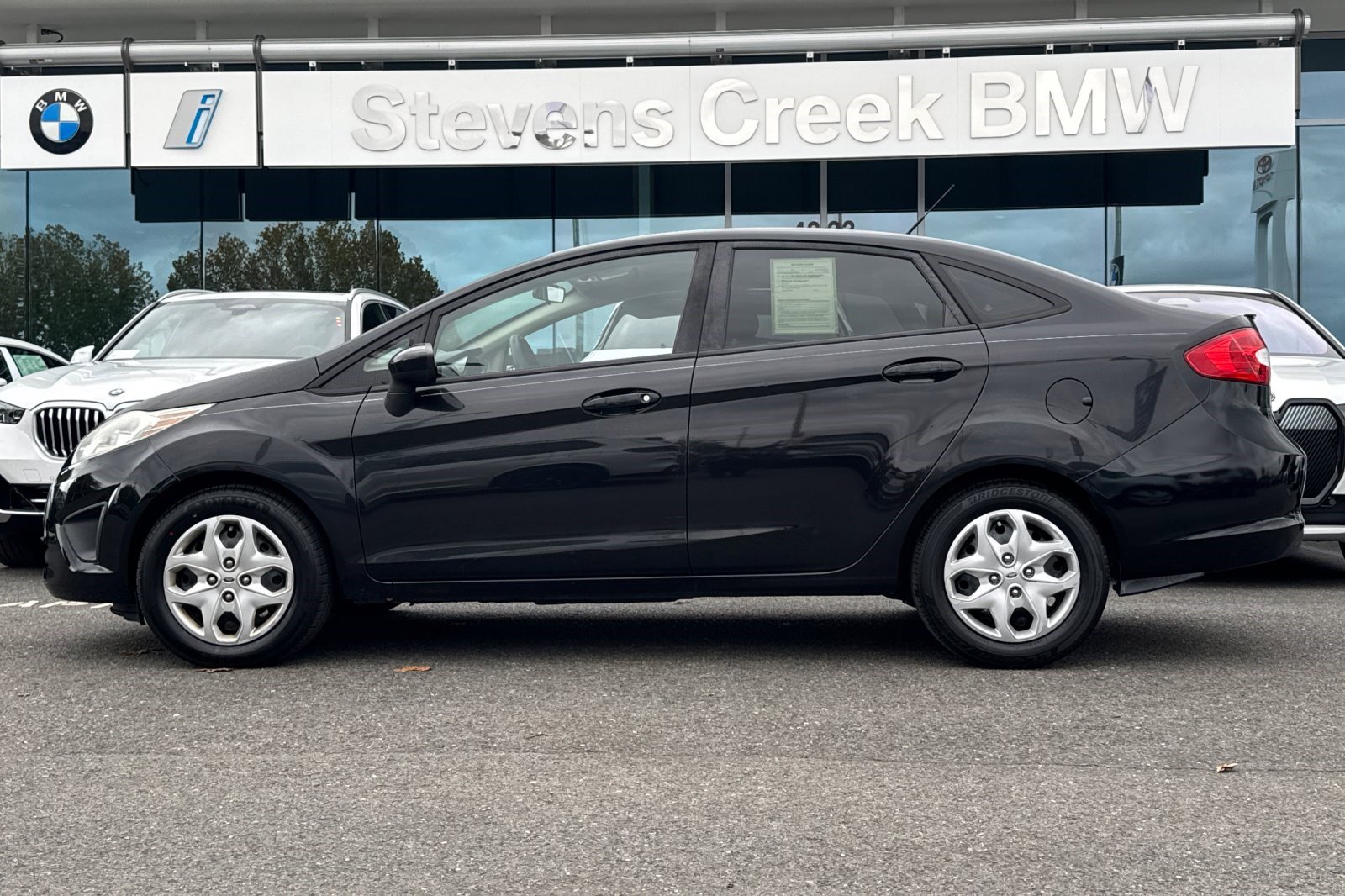 2011 Ford Fiesta SE photo 2