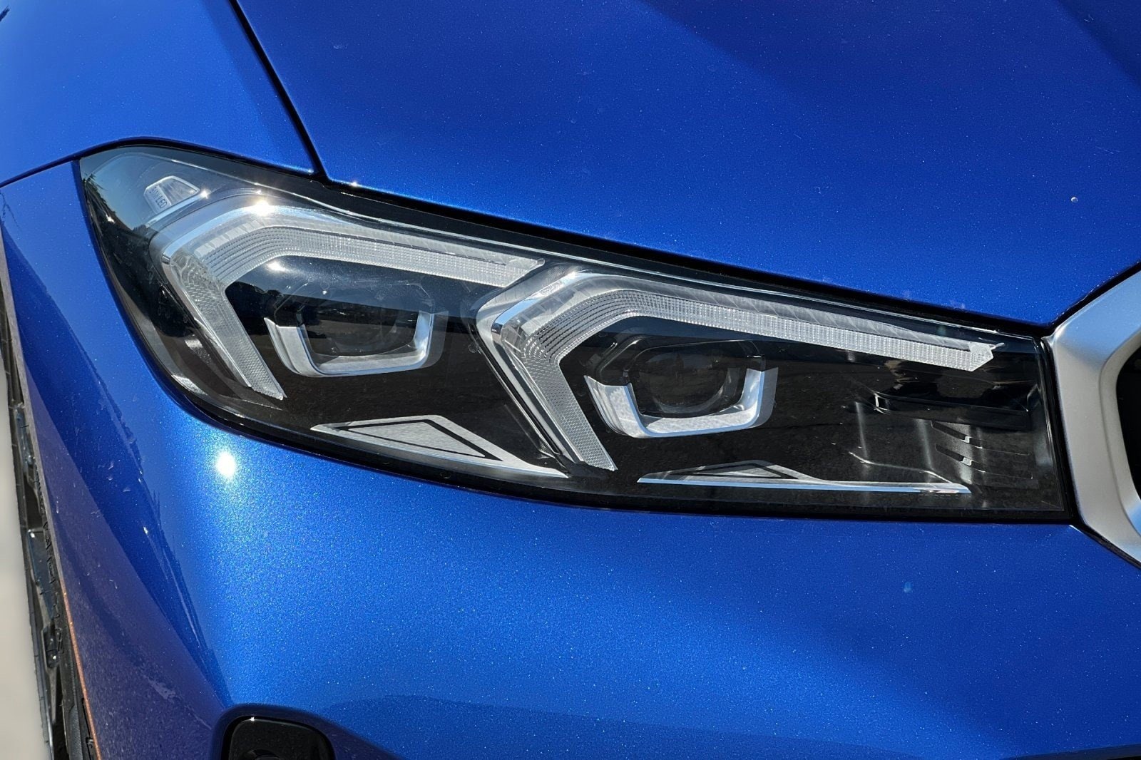 2025 BMW 3 Series 330i - Photo 10