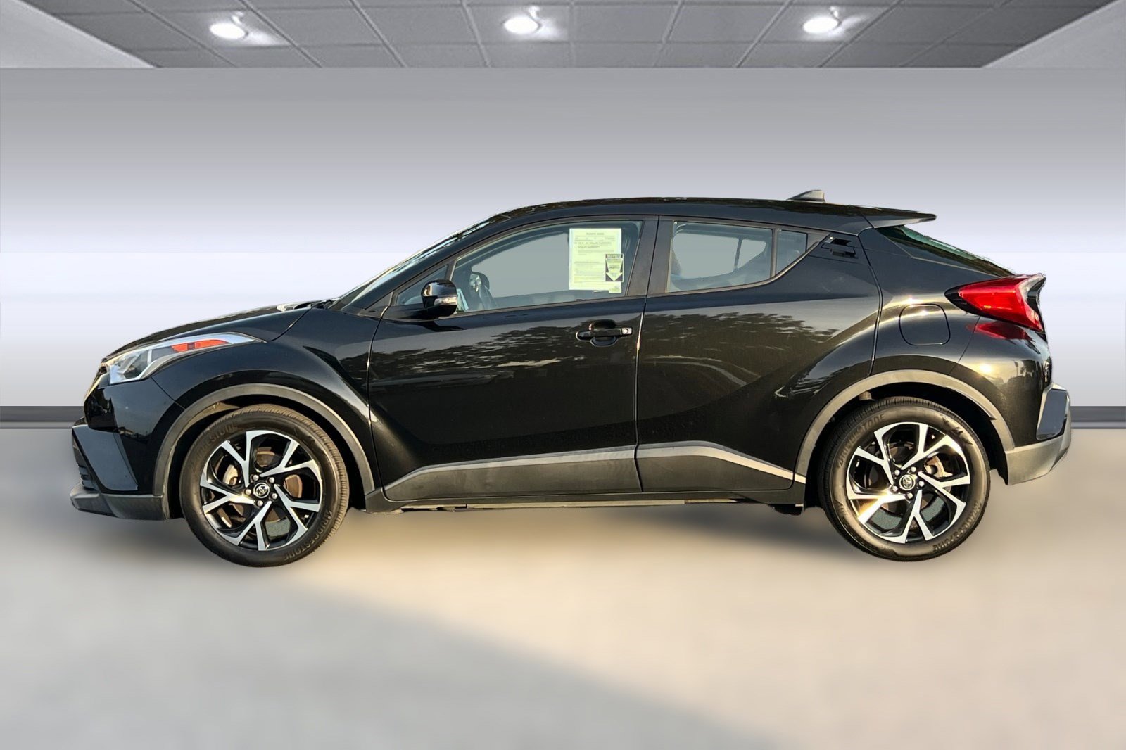 2018 Toyota C-HR XLE photo 2