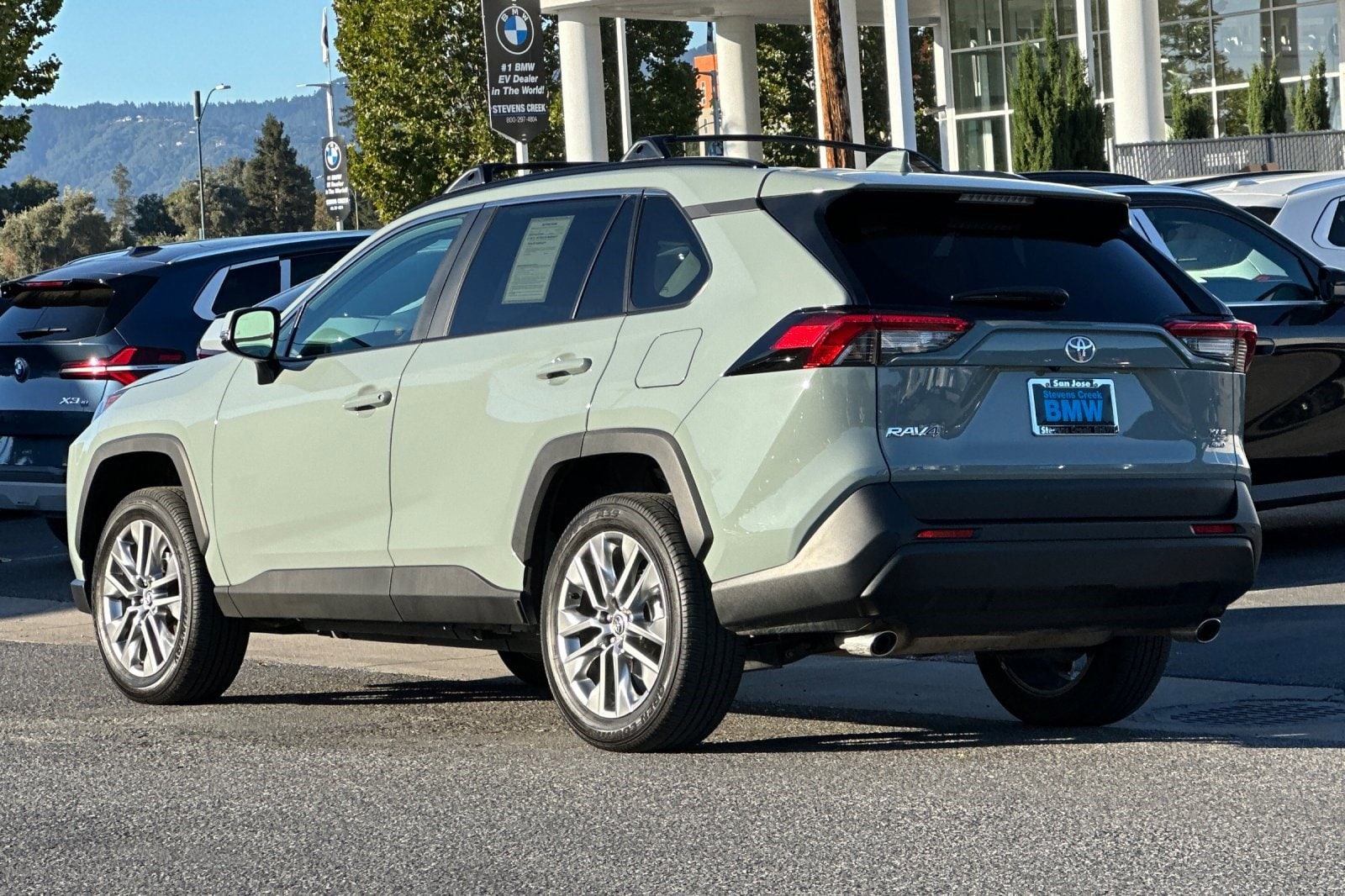 2023 Toyota RAV4 XLE Premium photo 3