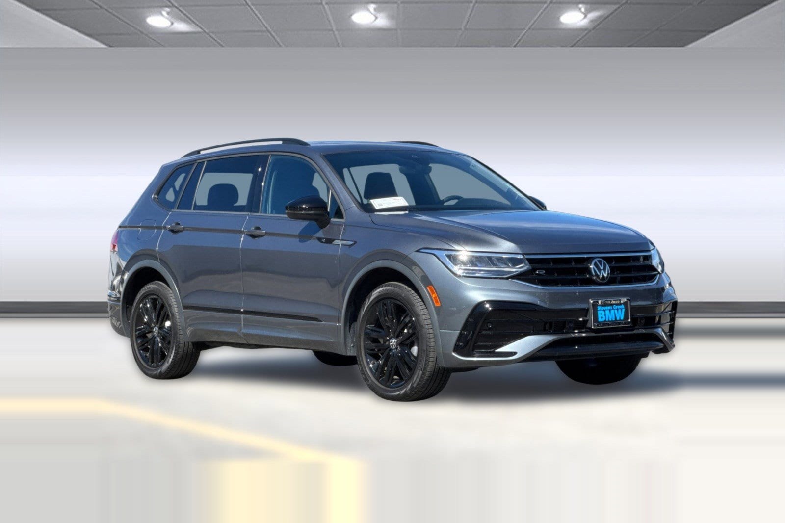 2022 Volkswagen Tiguan 2.0T SE R-Line Black photo 5